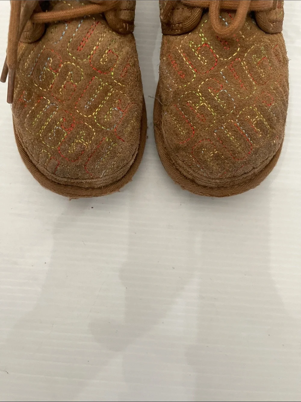 UGG WINTER NEUMEL II GRAPHIC STITCH LOGO LETTERING BOOTS KIDS SIZE 11 (2-5yrs)